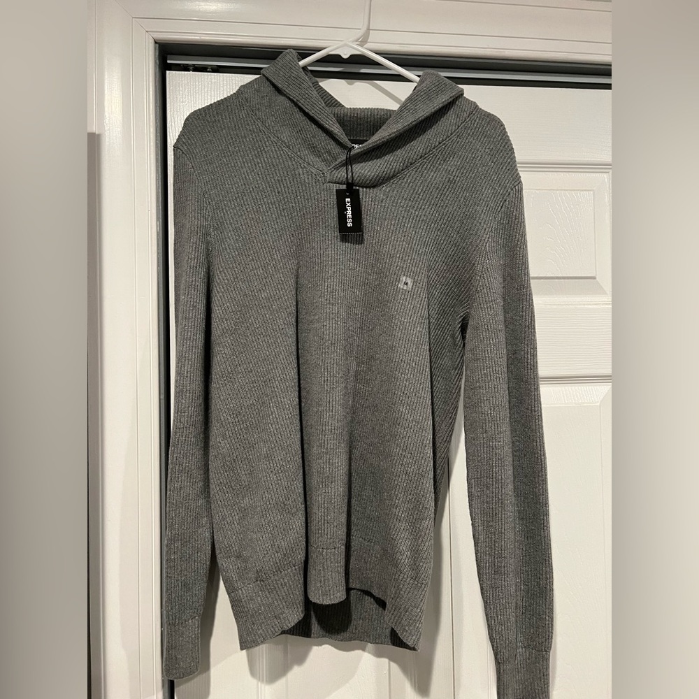 Men’s gray pullover sweater